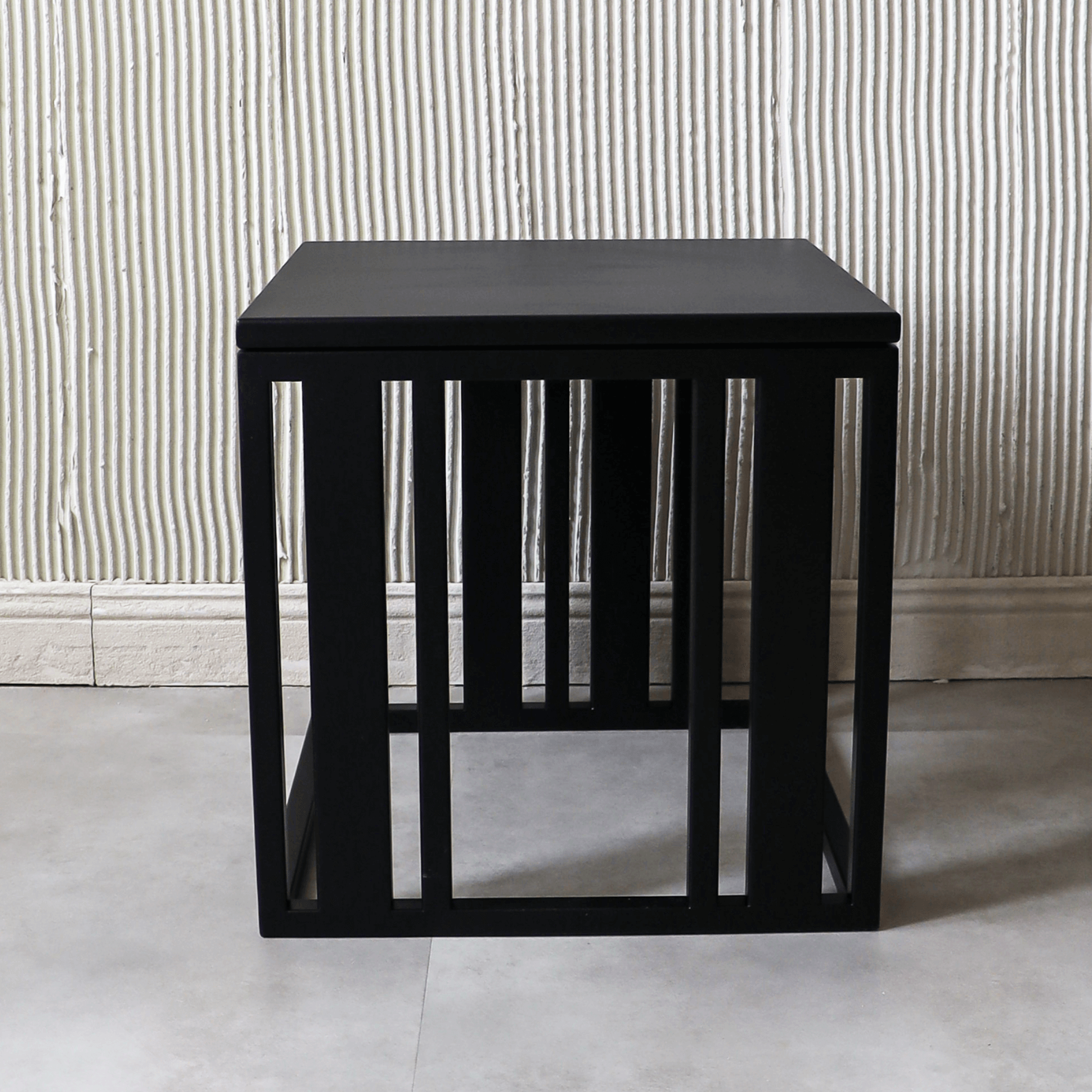 Lofalo Compact Small Metal Table Shop High-end modern metal furniture